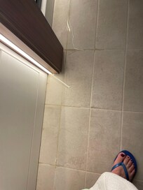 Acqua fuoriuscita dalla doccia arrivata ai piedi del letto, Ma subito ci è stata assegnata in altra stanza