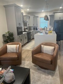 A full kitchen if you dine in or door dash