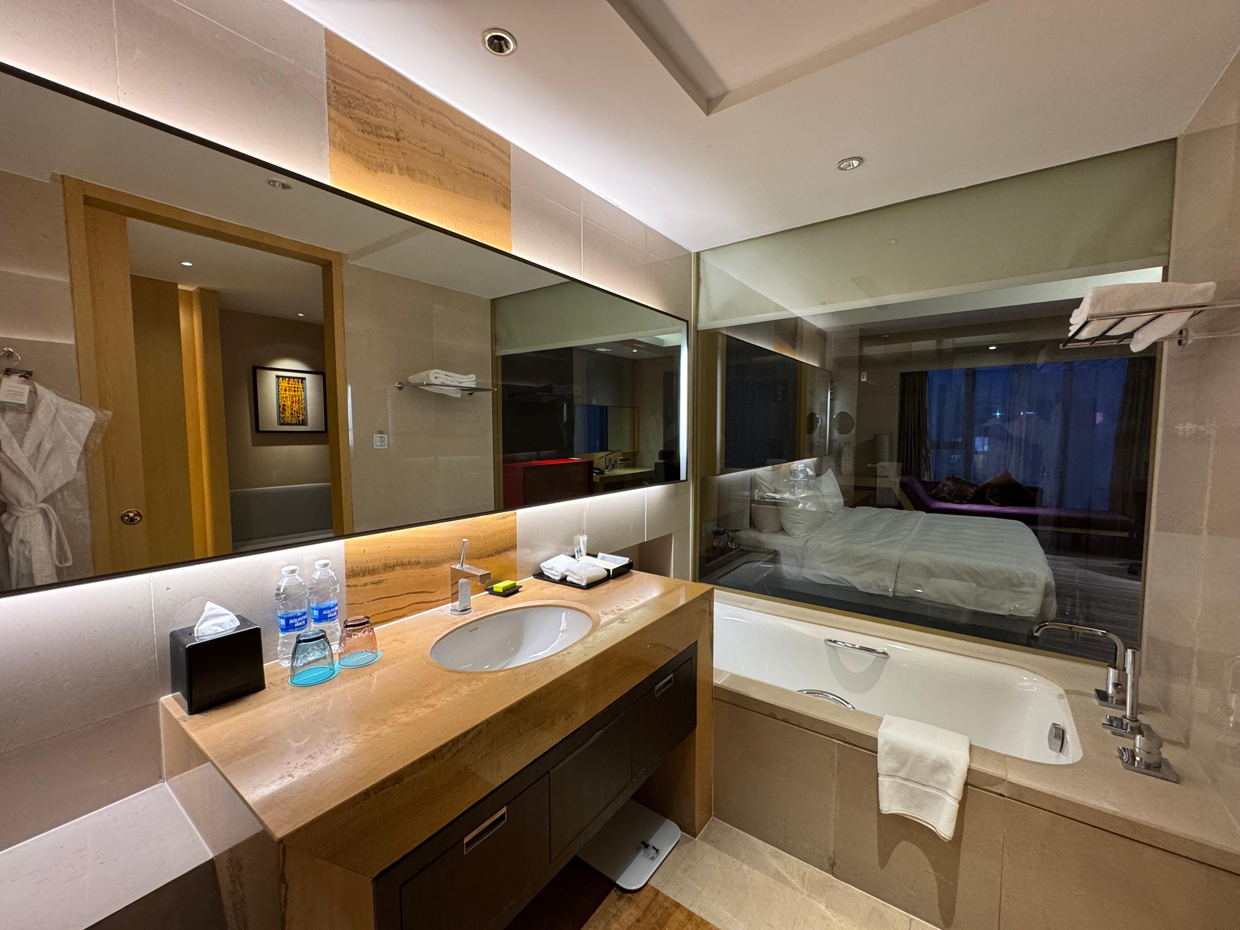 Bathtub & Sink