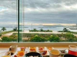 海を見ながらの朝食ビュッフェは最高でした。
