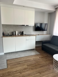 Kitchen area - also had dining table with 4 chairs.