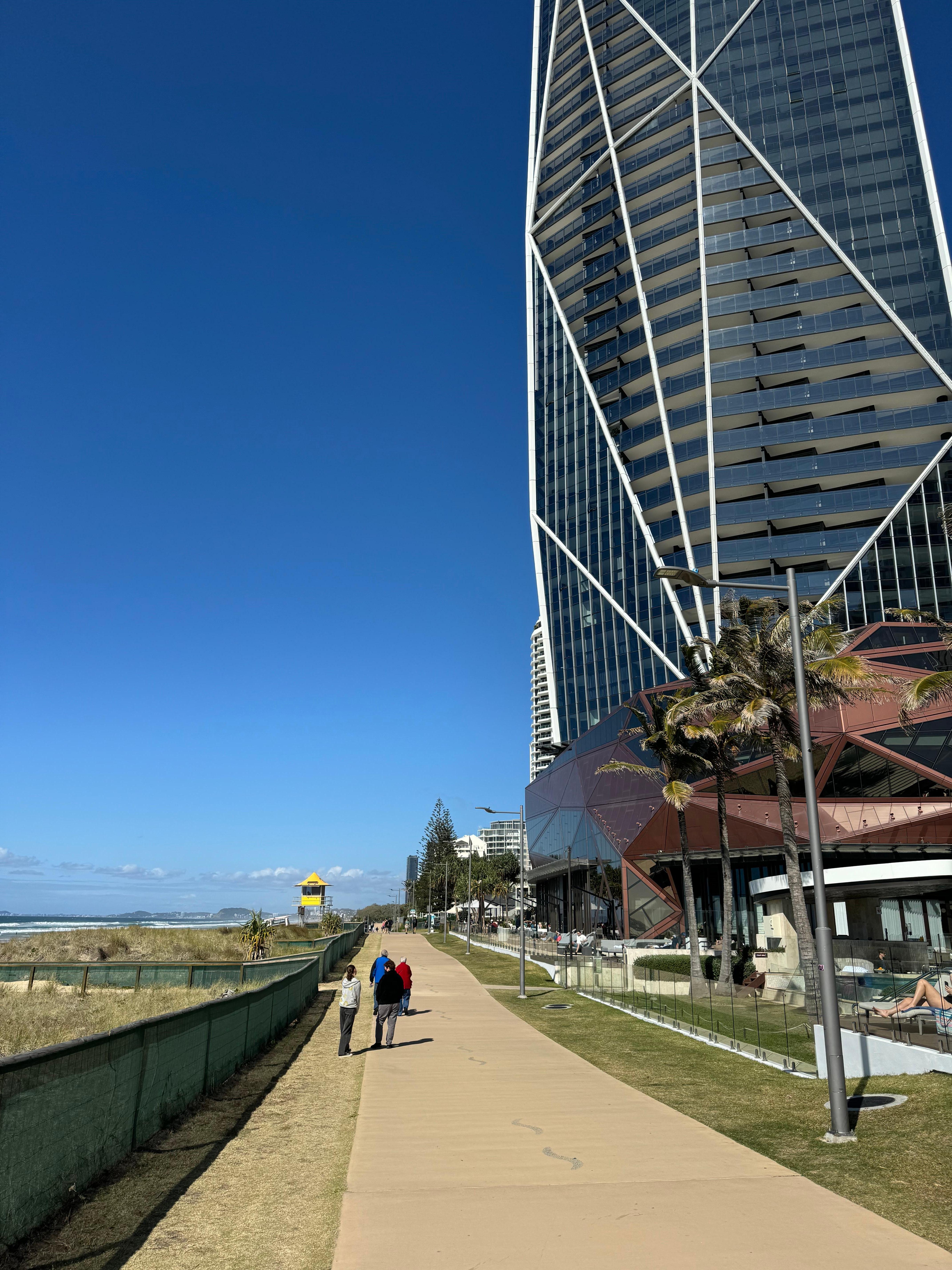 Beachfront walkway only 200m away.
