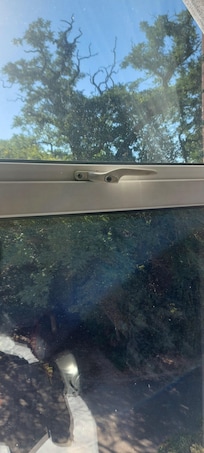 Handle and barbroken believe me took it off to see if I could repair and open