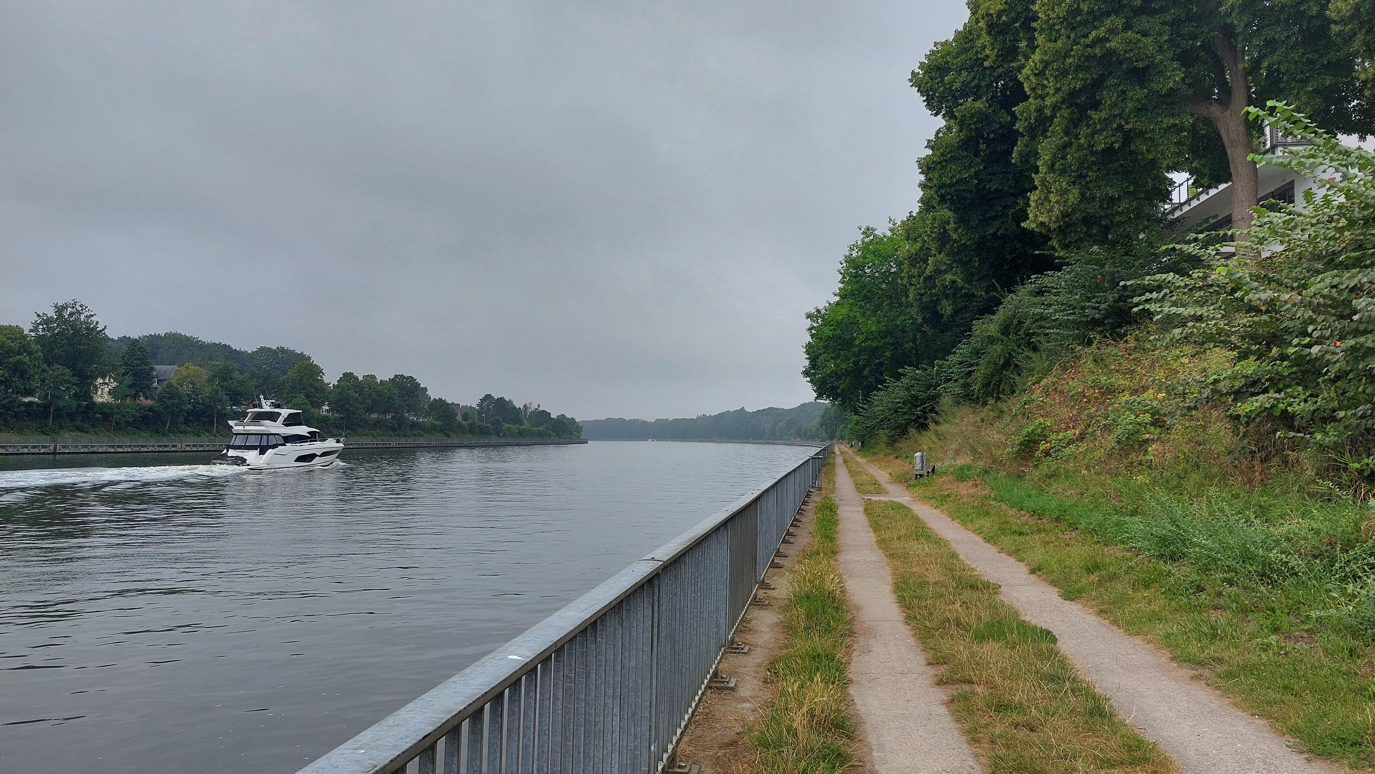 Kanalen like ved hotellet 