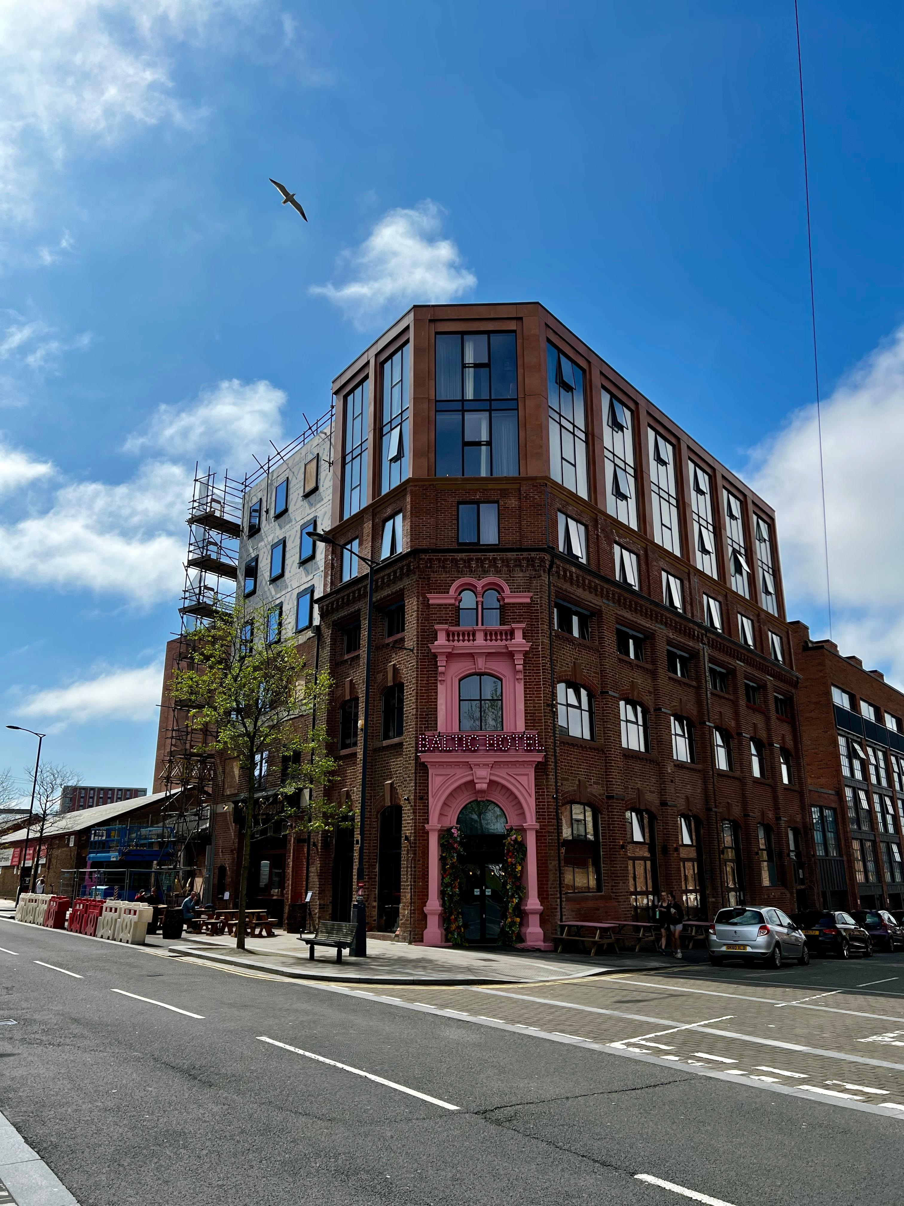 Hotel from the outside.