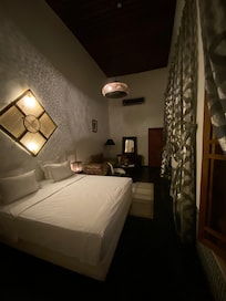 Bedroom towards entrance