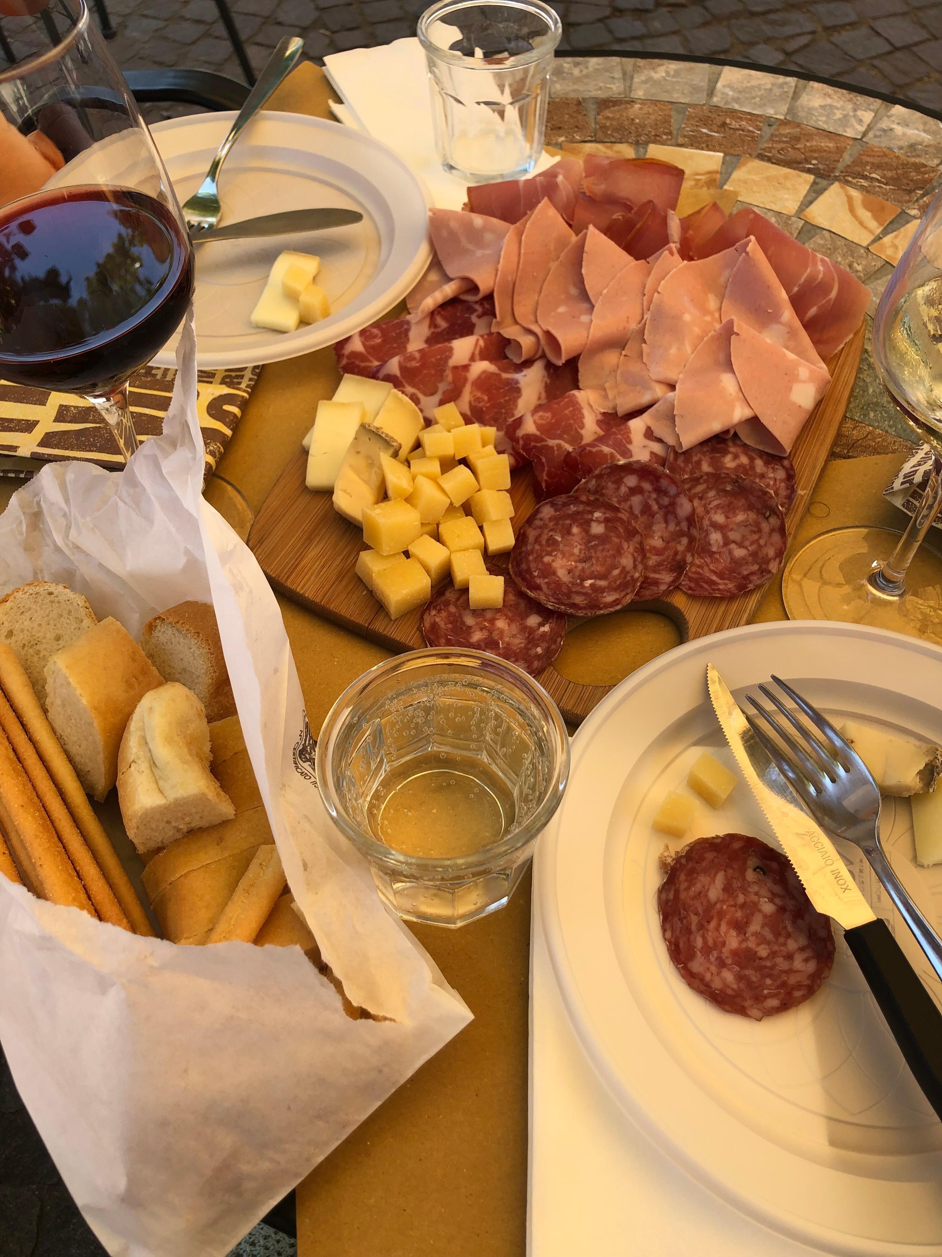 Fantastisk mat og vin i byen og området generelt