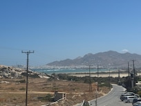 Πρωινή θέα από το μπαλκόνι του δωματίου