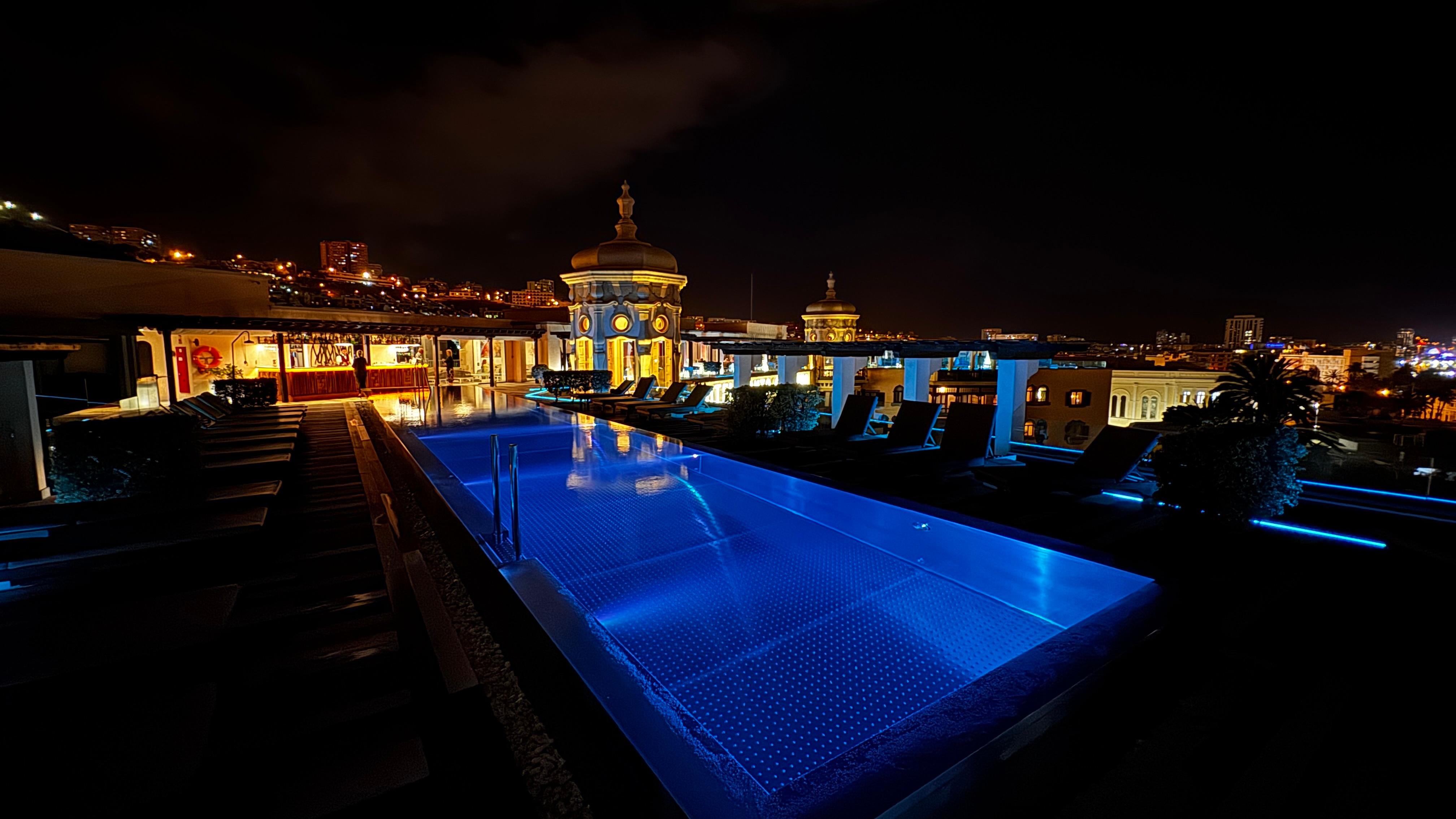 Rooftop bar and pool