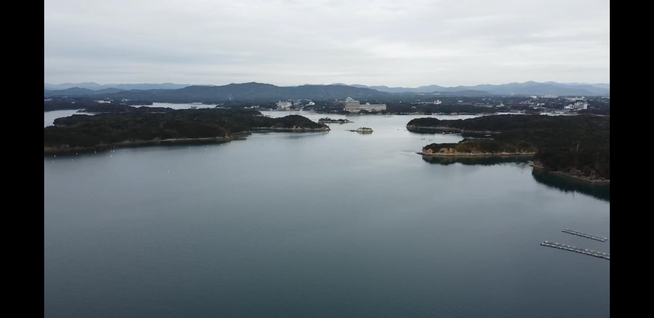 対岸の桐垣展望台より
ドローンにて撮影
正面左側の建物が
賢島の宿みち潮
見えるかな❓