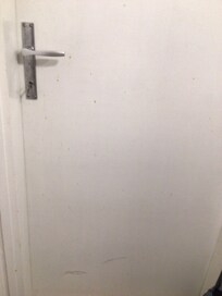 verspritzte Badezimmertüre