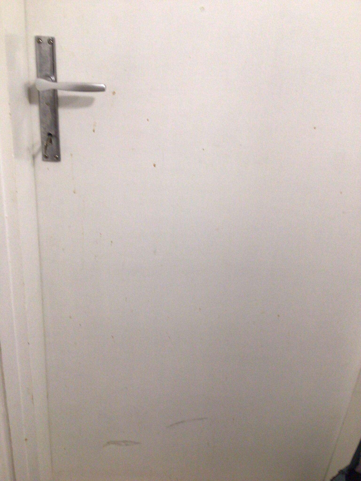 verspritzte Badezimmertüre