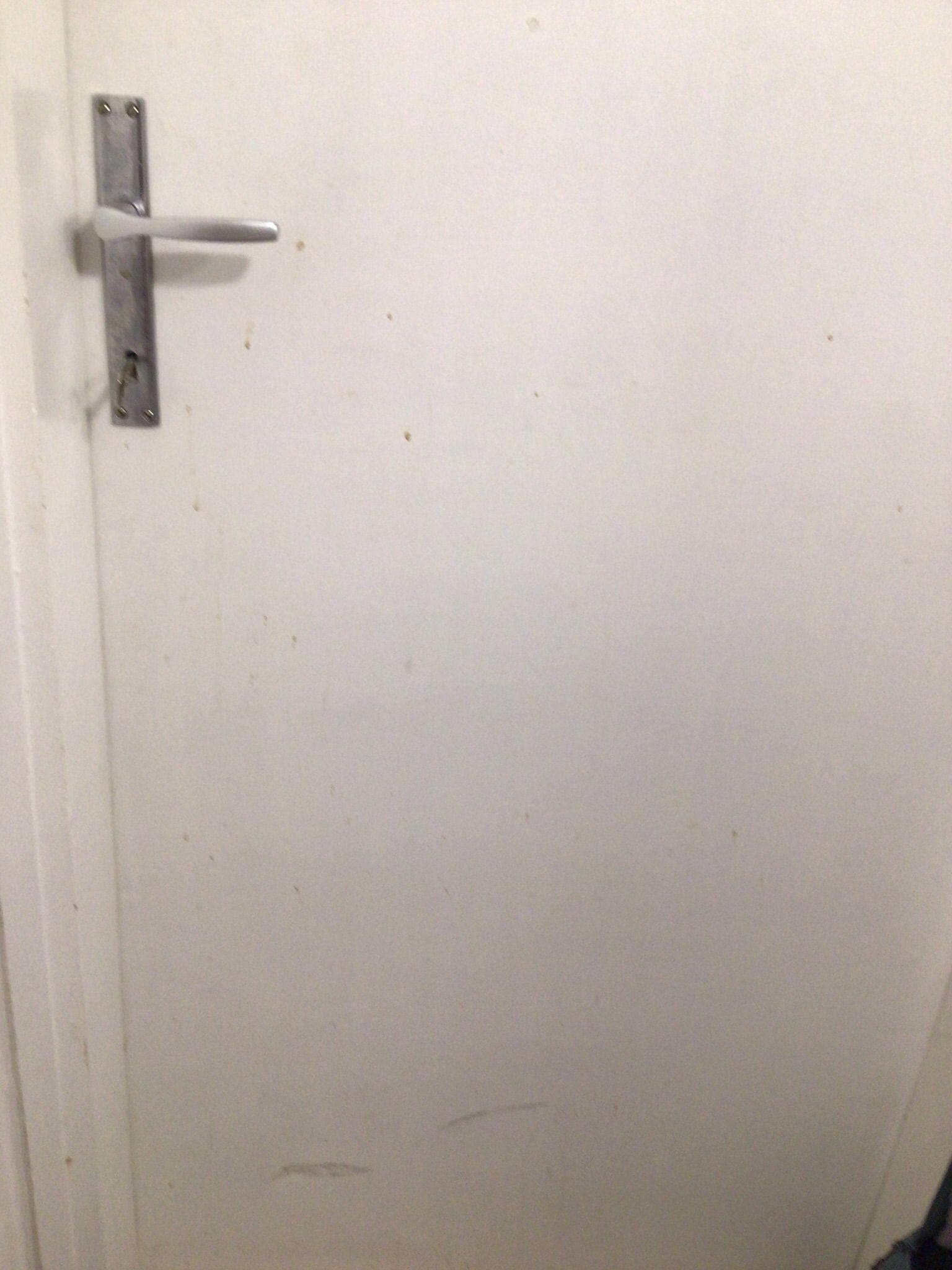 verspritzte Badezimmertüre