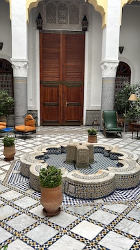 courtyard (covered)