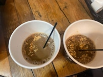 Geschifte verrotte melk in de koffie