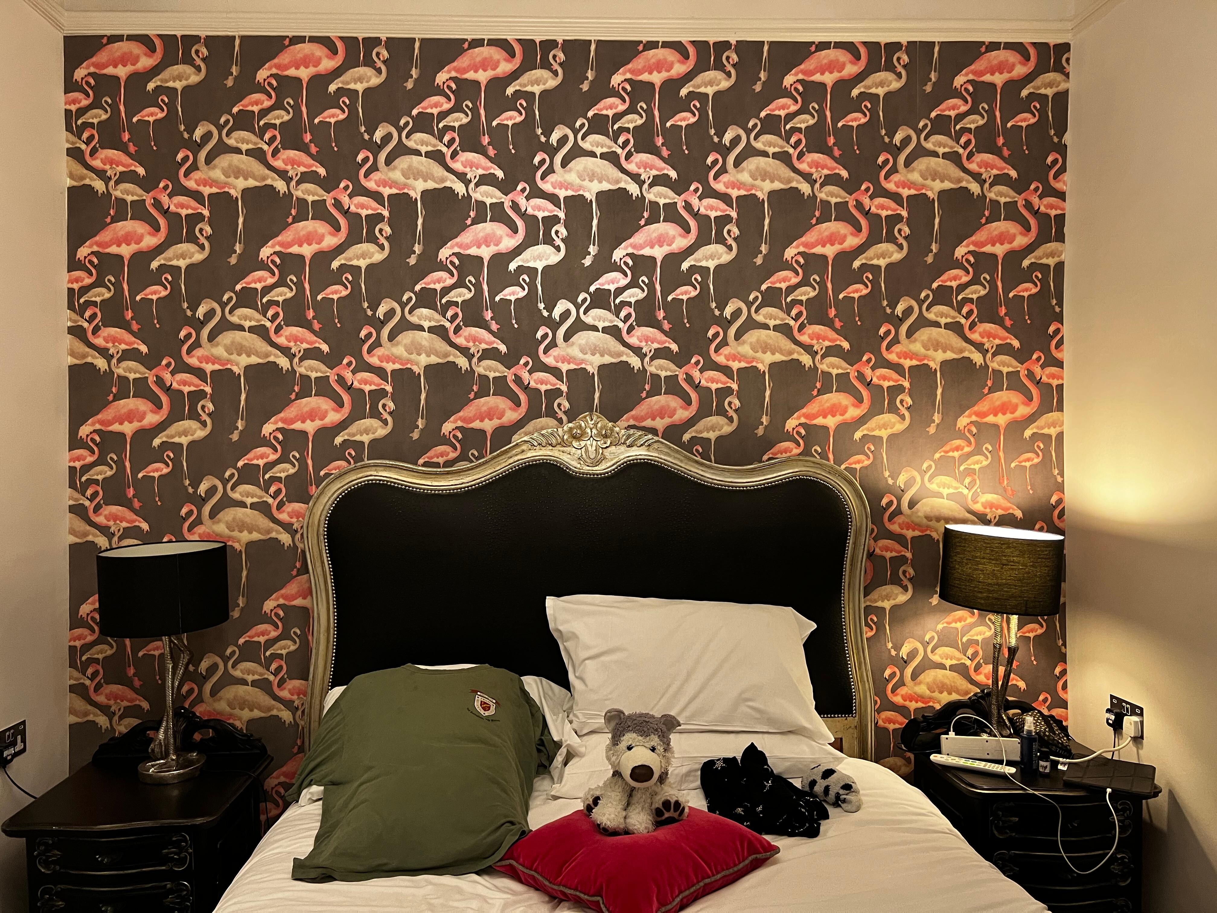 Flamingo room bed and wall paper 