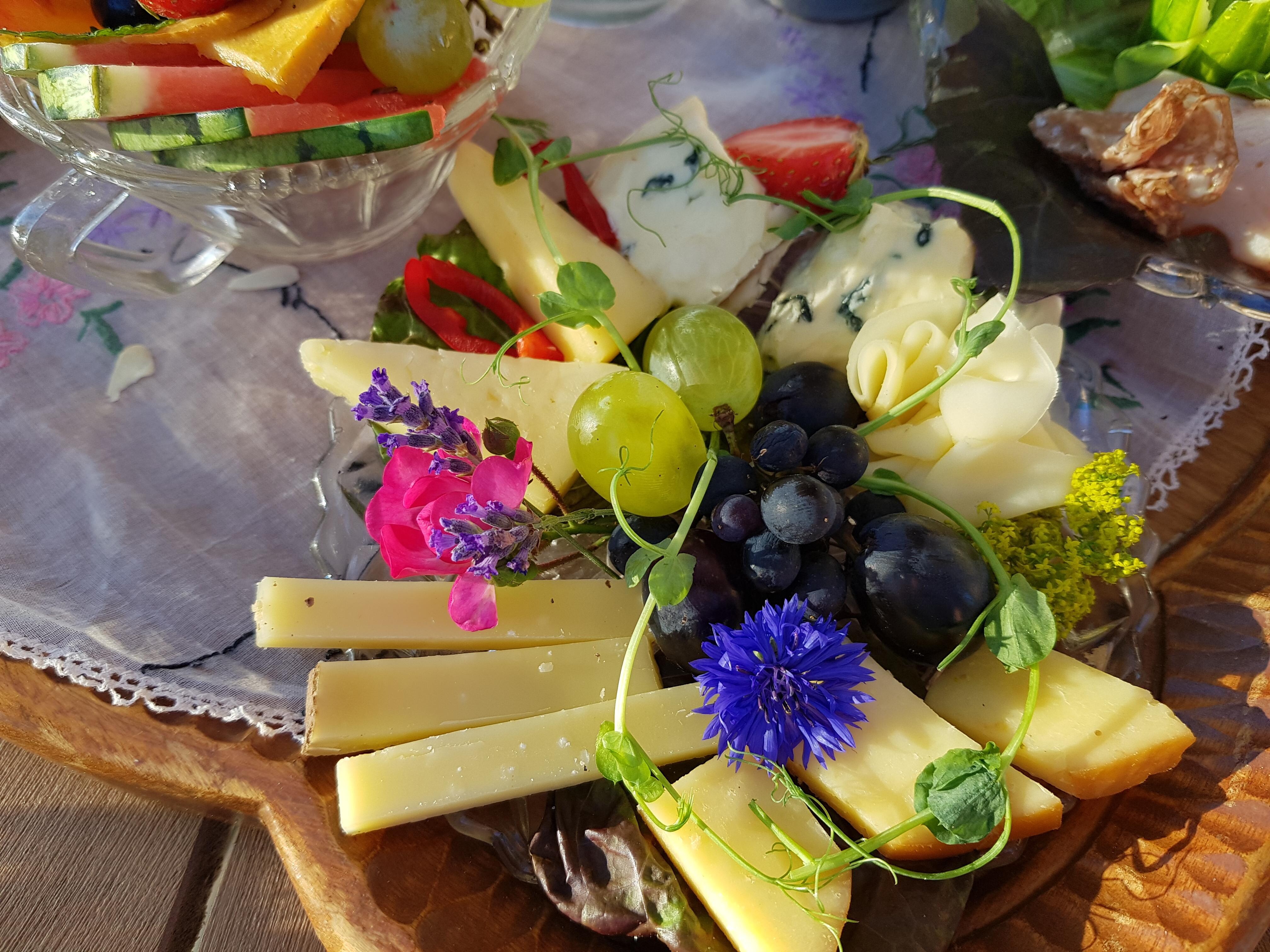 Maden er god og bliver anrettet meget delikat.