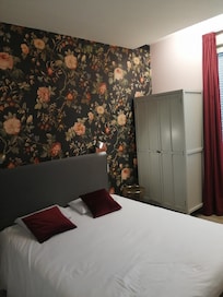 Chambre standard très agréable (un peu moins la salle de bain)