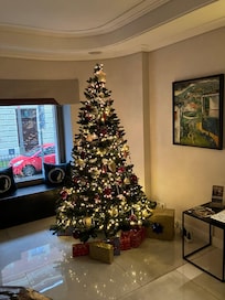Christmas tree in the hotel foyer