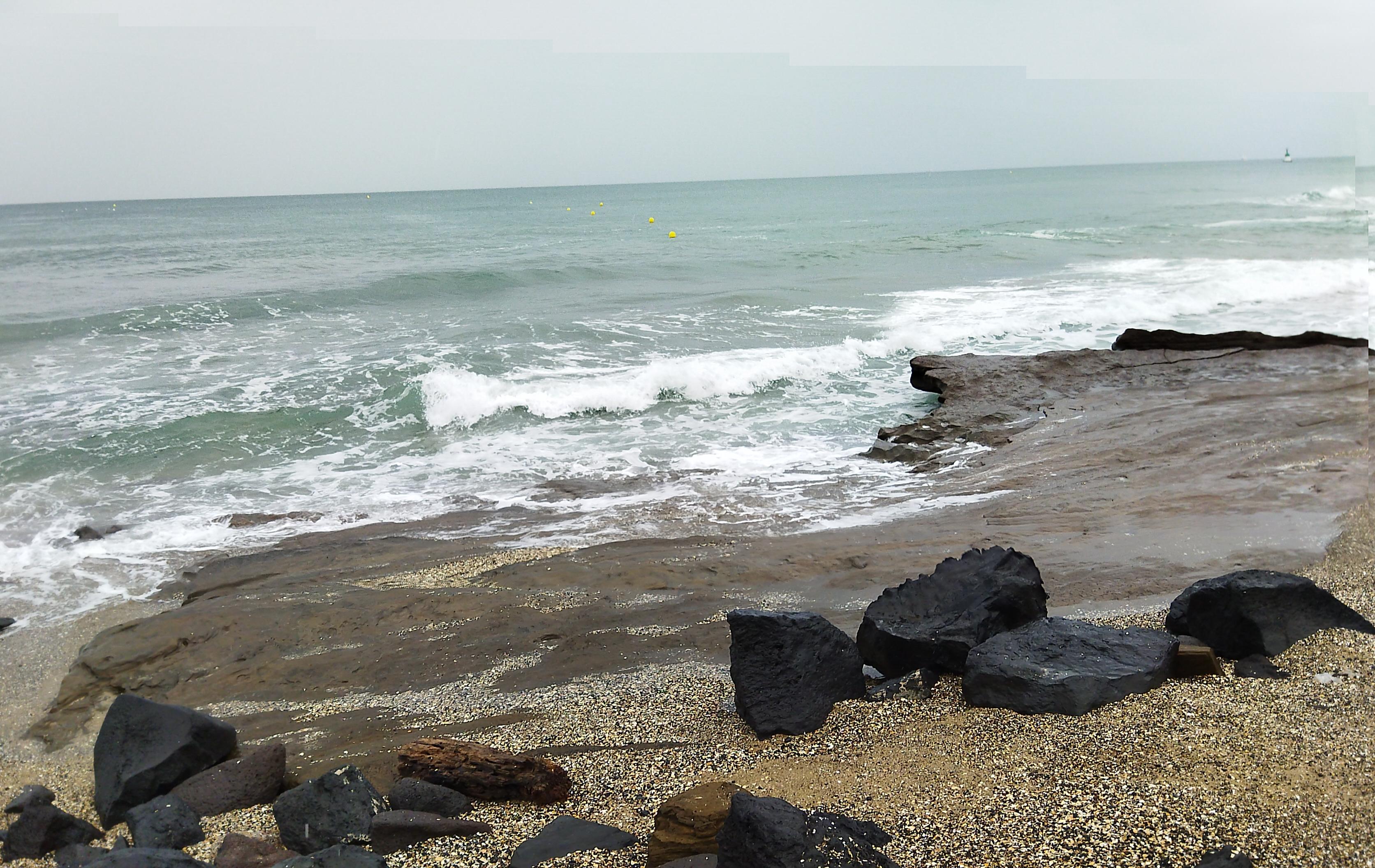 Plage sables noir