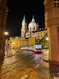 Tram au bas de l hôtel
