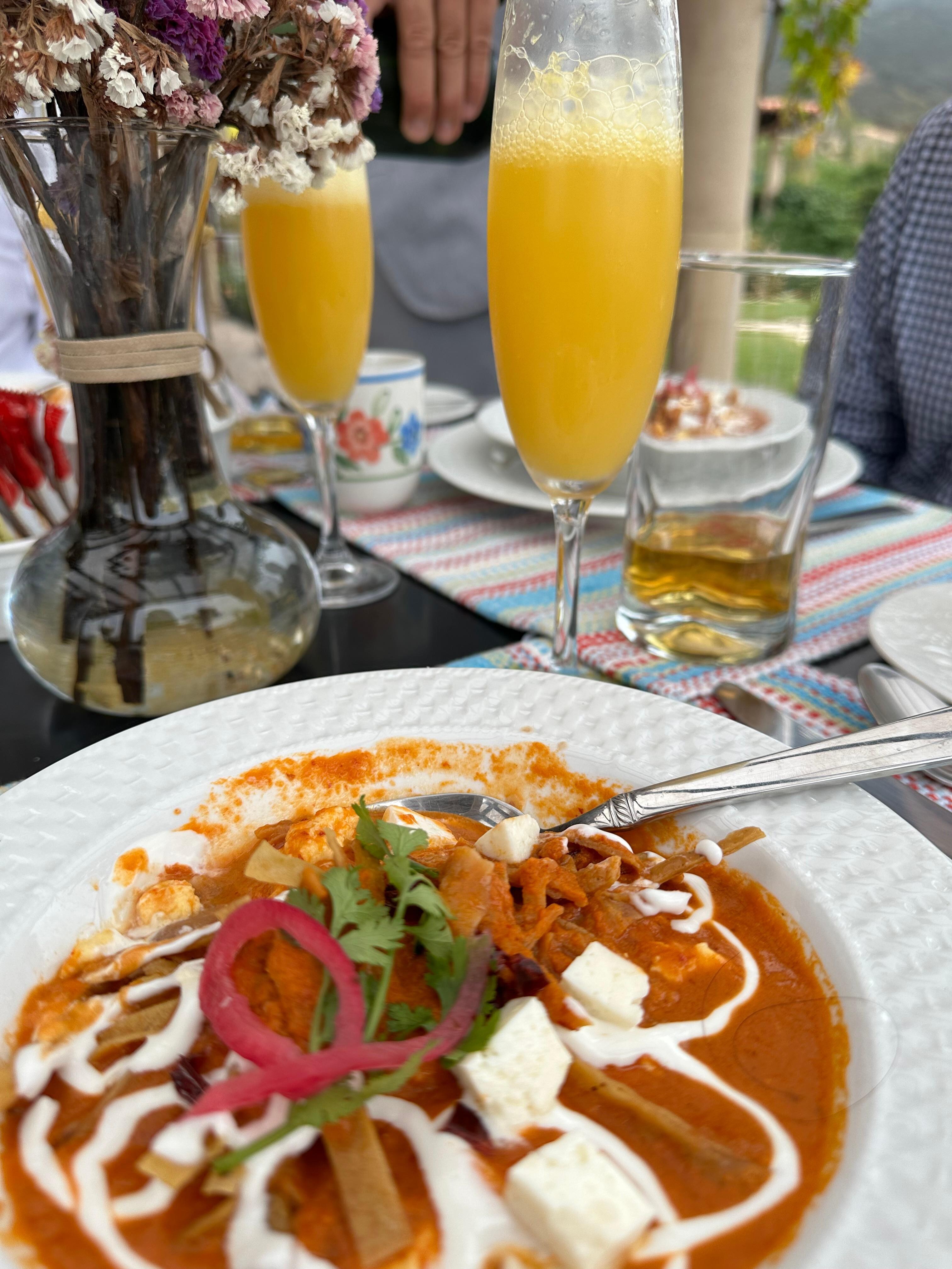 Desayuno con mimosa de bienvenida.