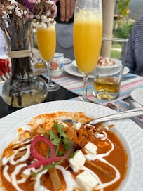 Desayuno con mimosa de bienvenida.