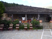 Lobby/dining area