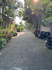 Laneway to beach & Villas