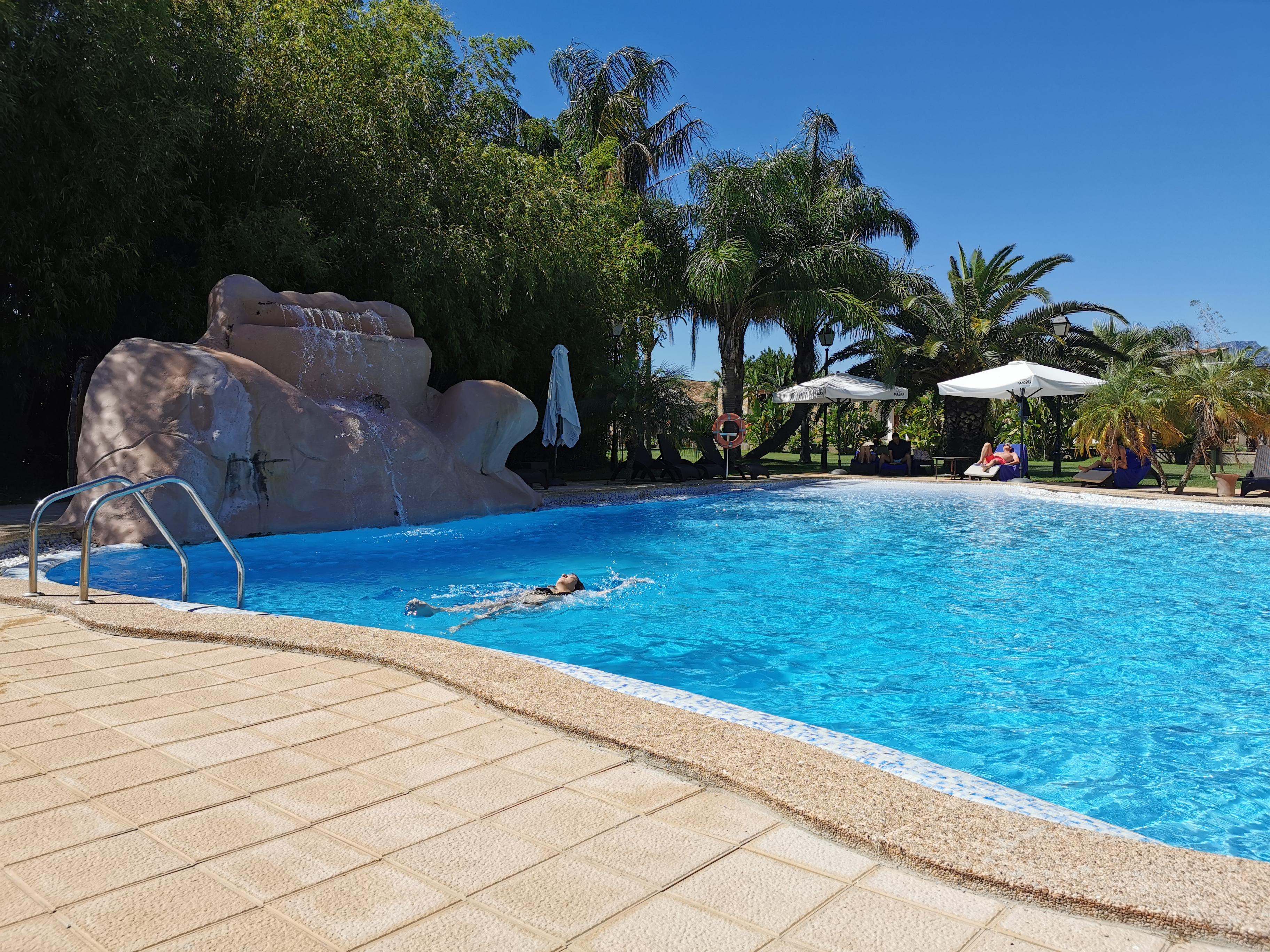 Piscina de l'hotel. 