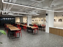 지하1층에 외부음식 반입이 가능한 모임 공간이 있음