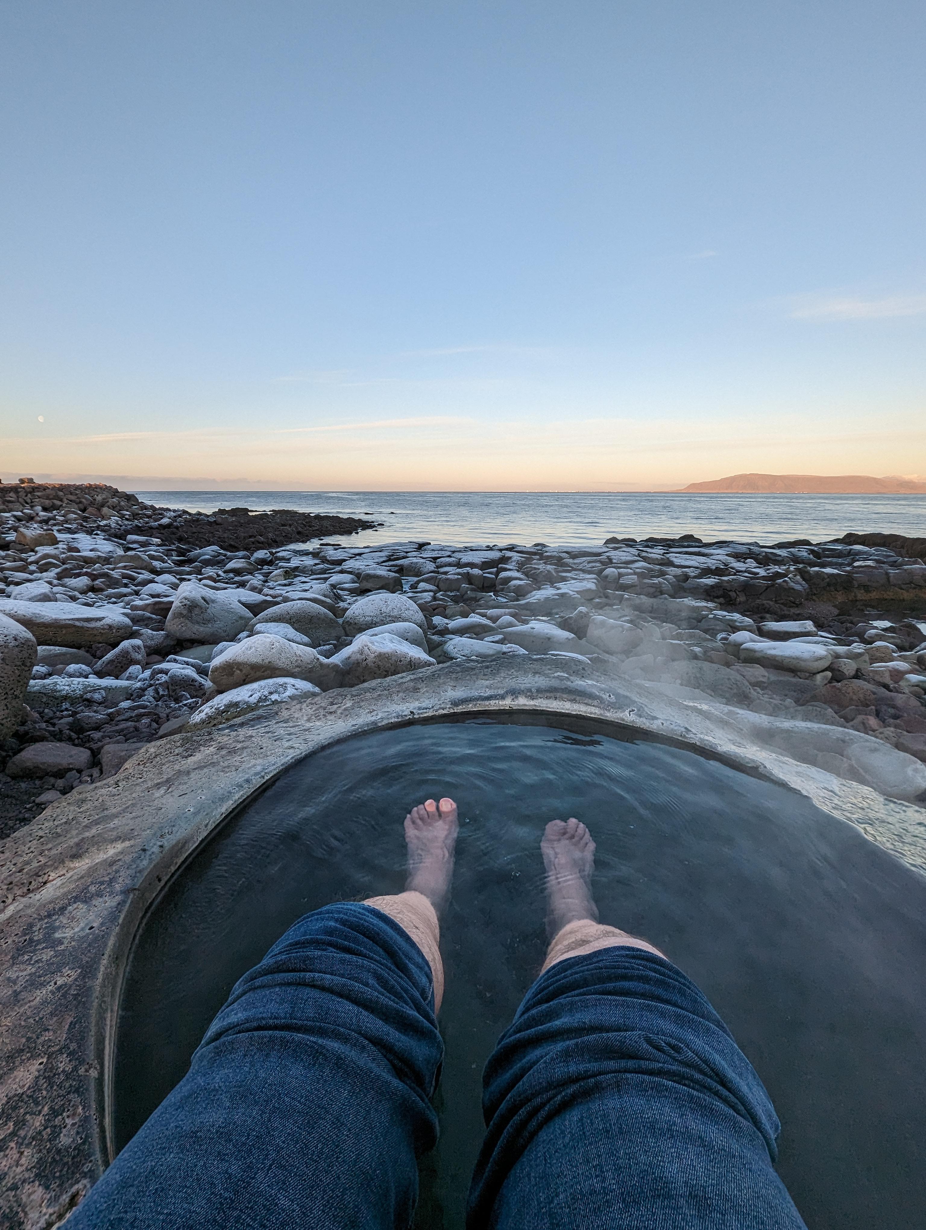 Warm your feet in the Kvika Footbath