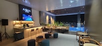 Behind the camera is the Gym with air conditioning. Access via hotel card. Straight ahead and to the right is the pool area. To the right of that is the reception indoors on the 8th floor.