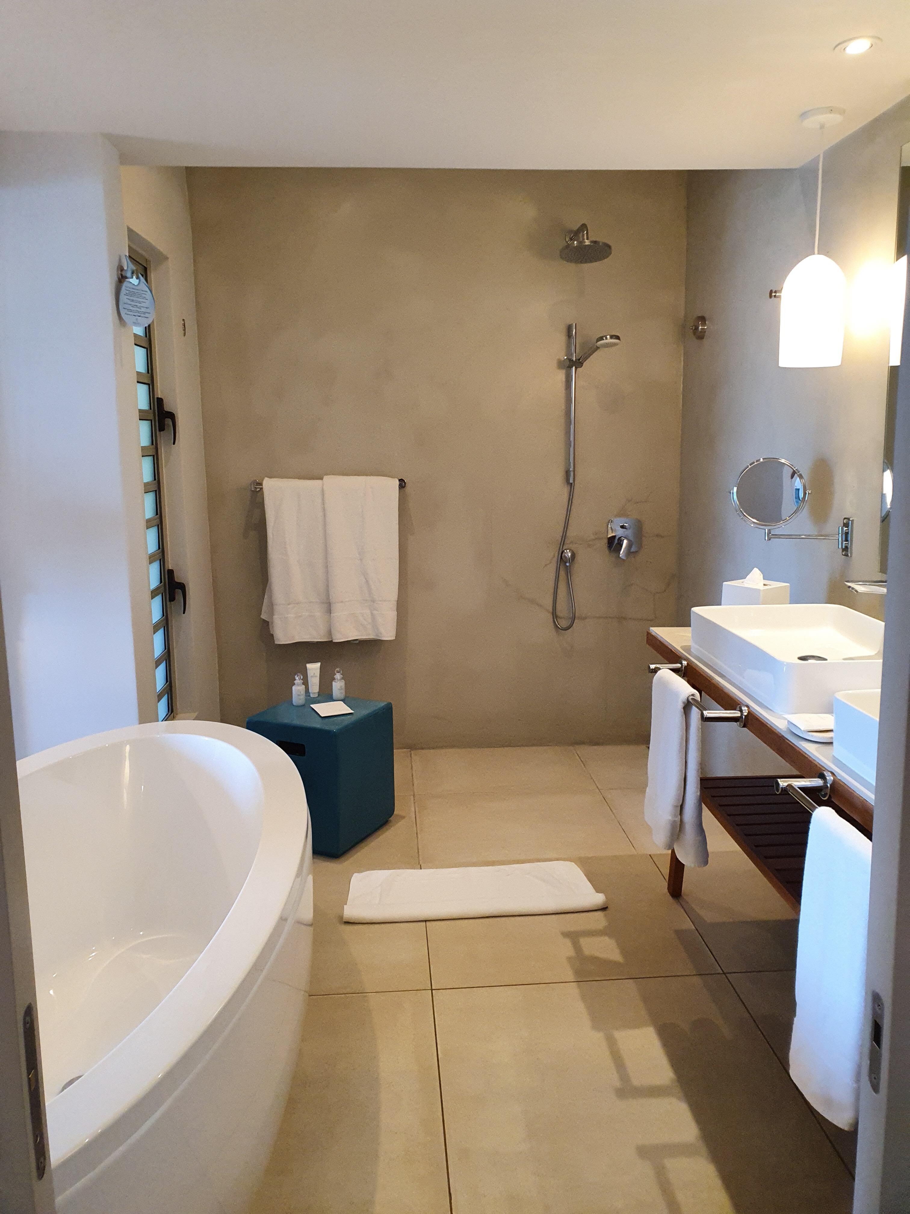 Luxurious bathroom.