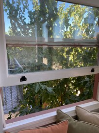 Cumbalı oda akşam pencere