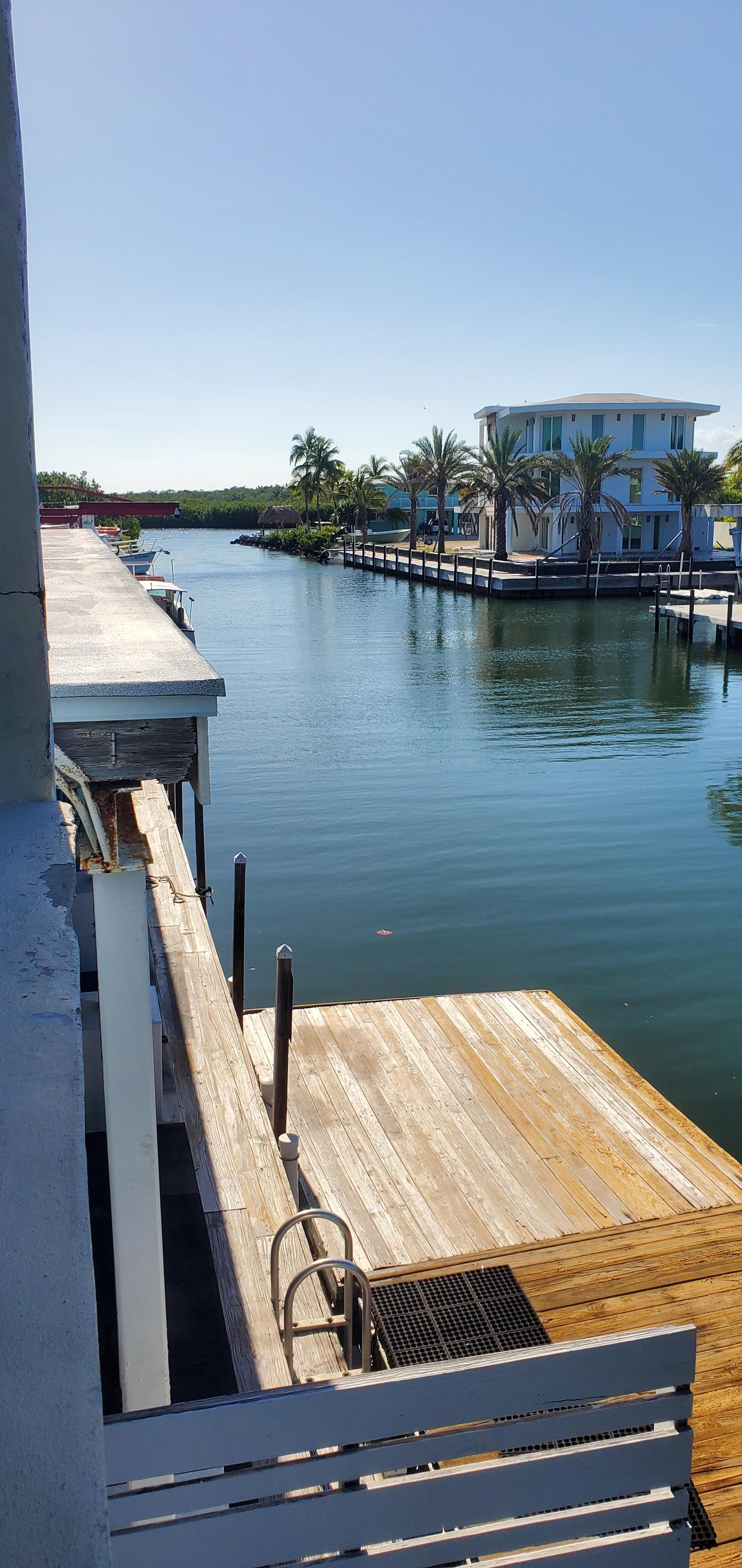Floating dock for the paddle boards 