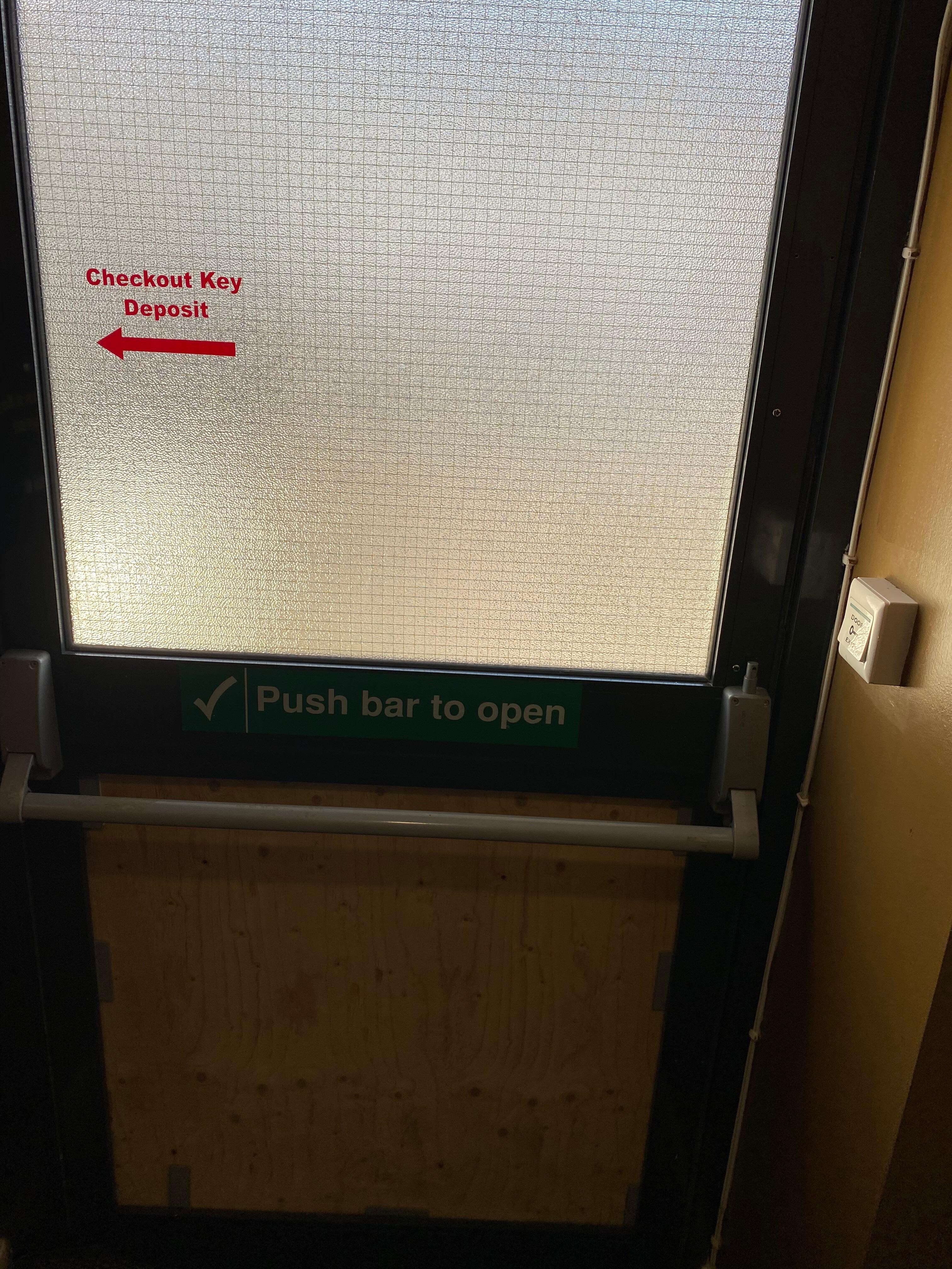 Push bar that did not open the door 