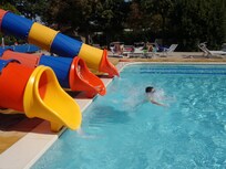 Scivolata in piscina