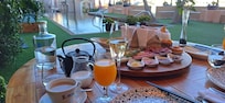 Breakfast with view of main pool