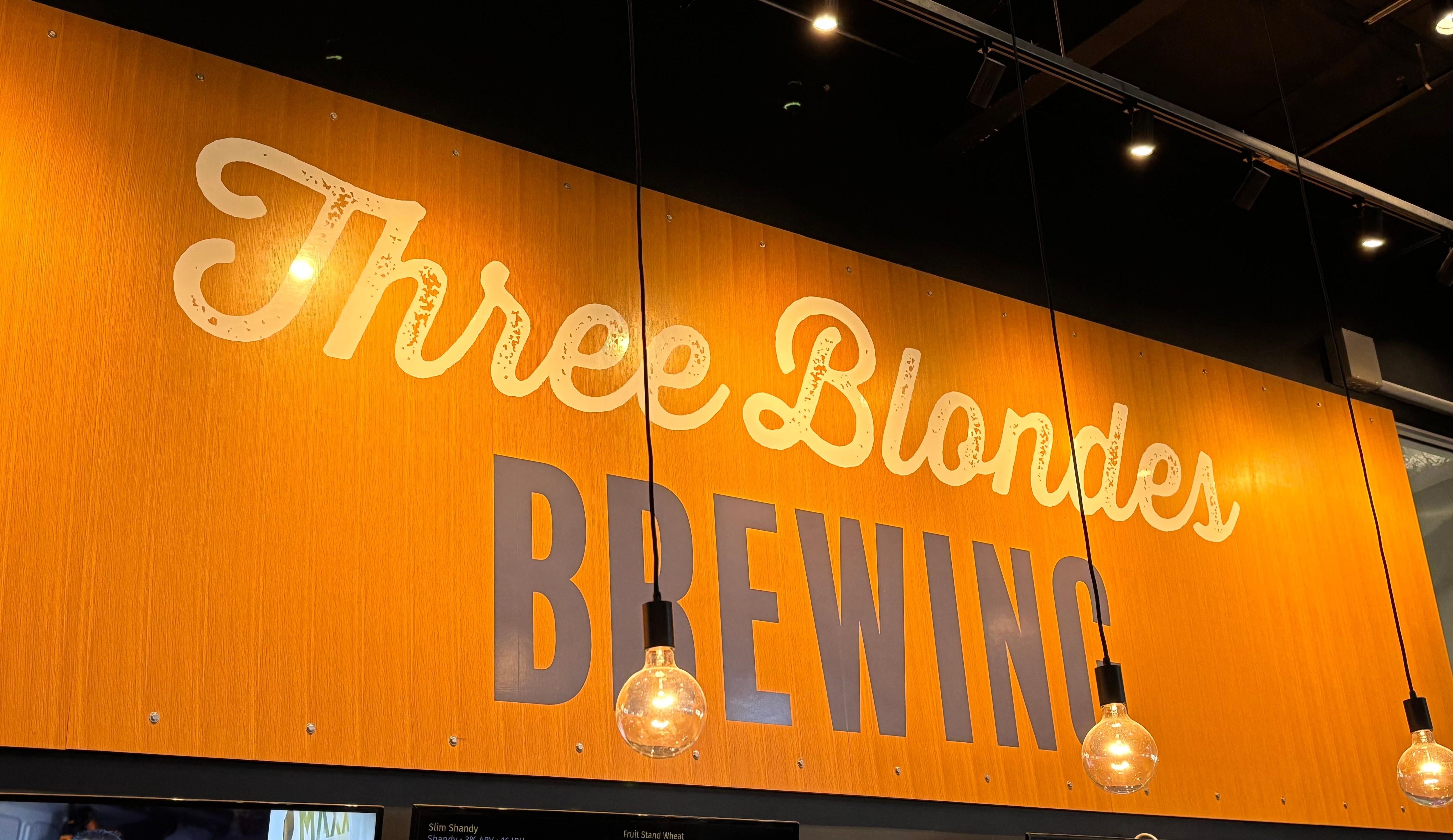 Great food & blueberry cider!