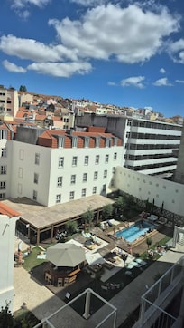Vue de notre chambre, piscine, bar et restaurant