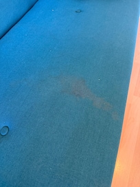 Flecken auf der Couch