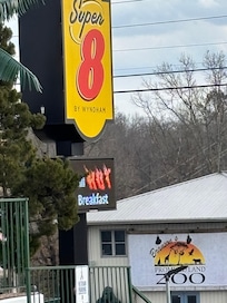 HOT breakfast?? nope.