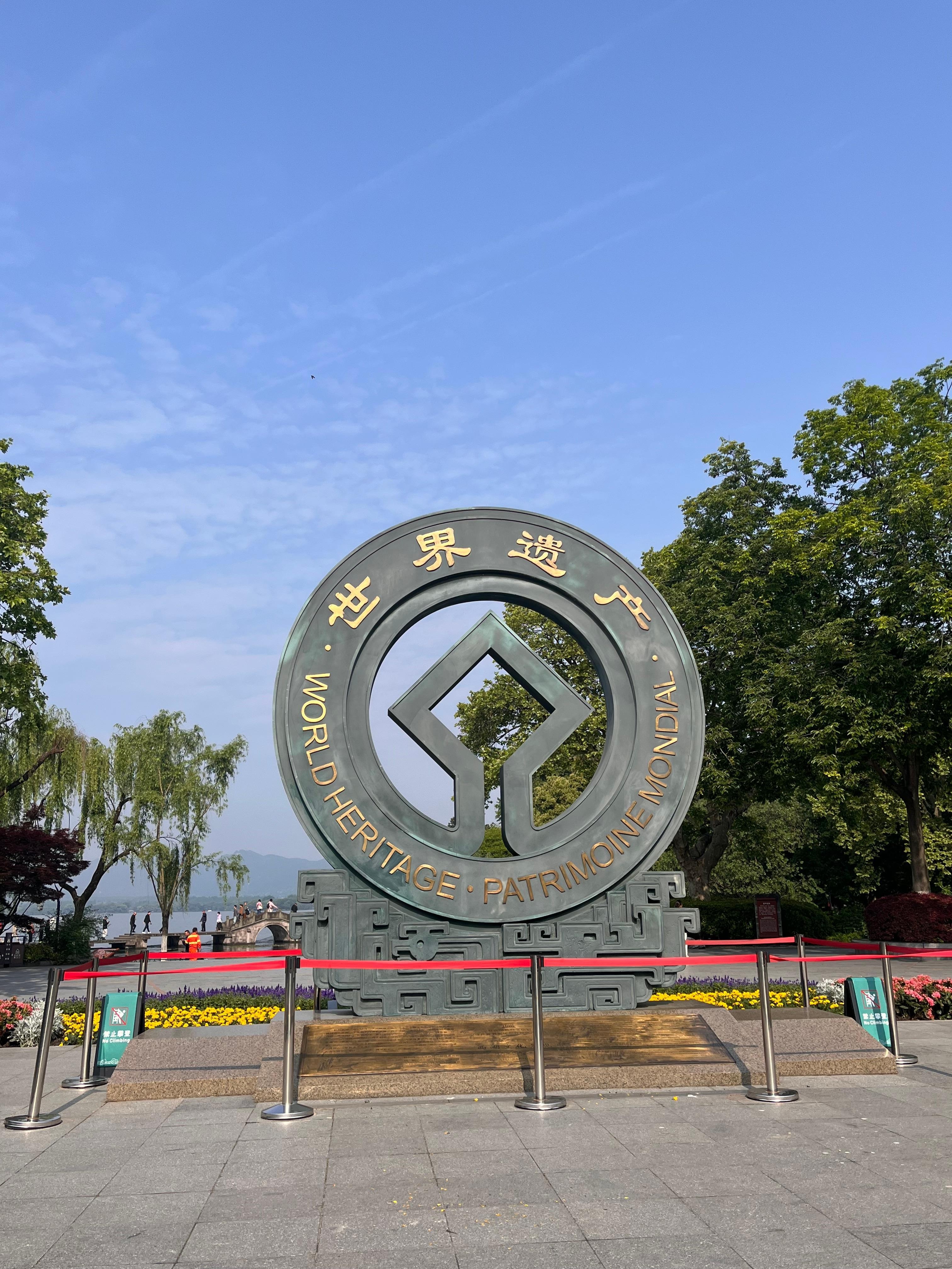 Lake promenade entrance 2’ from the hotel