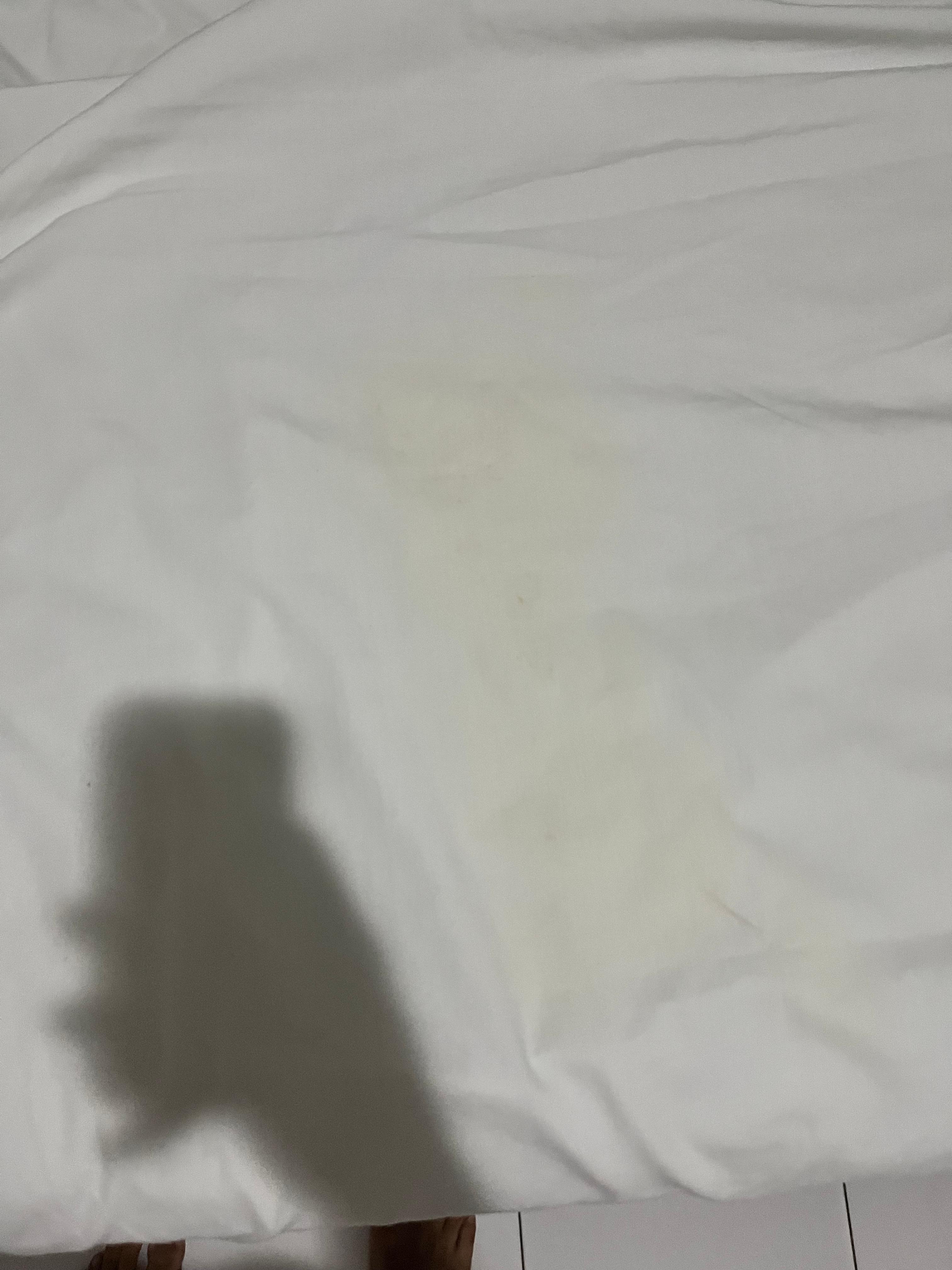 Edredón manchado de amarillo 