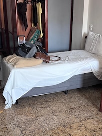 Nesse dia nós entregaram o quarto “limpo” desse jeito .