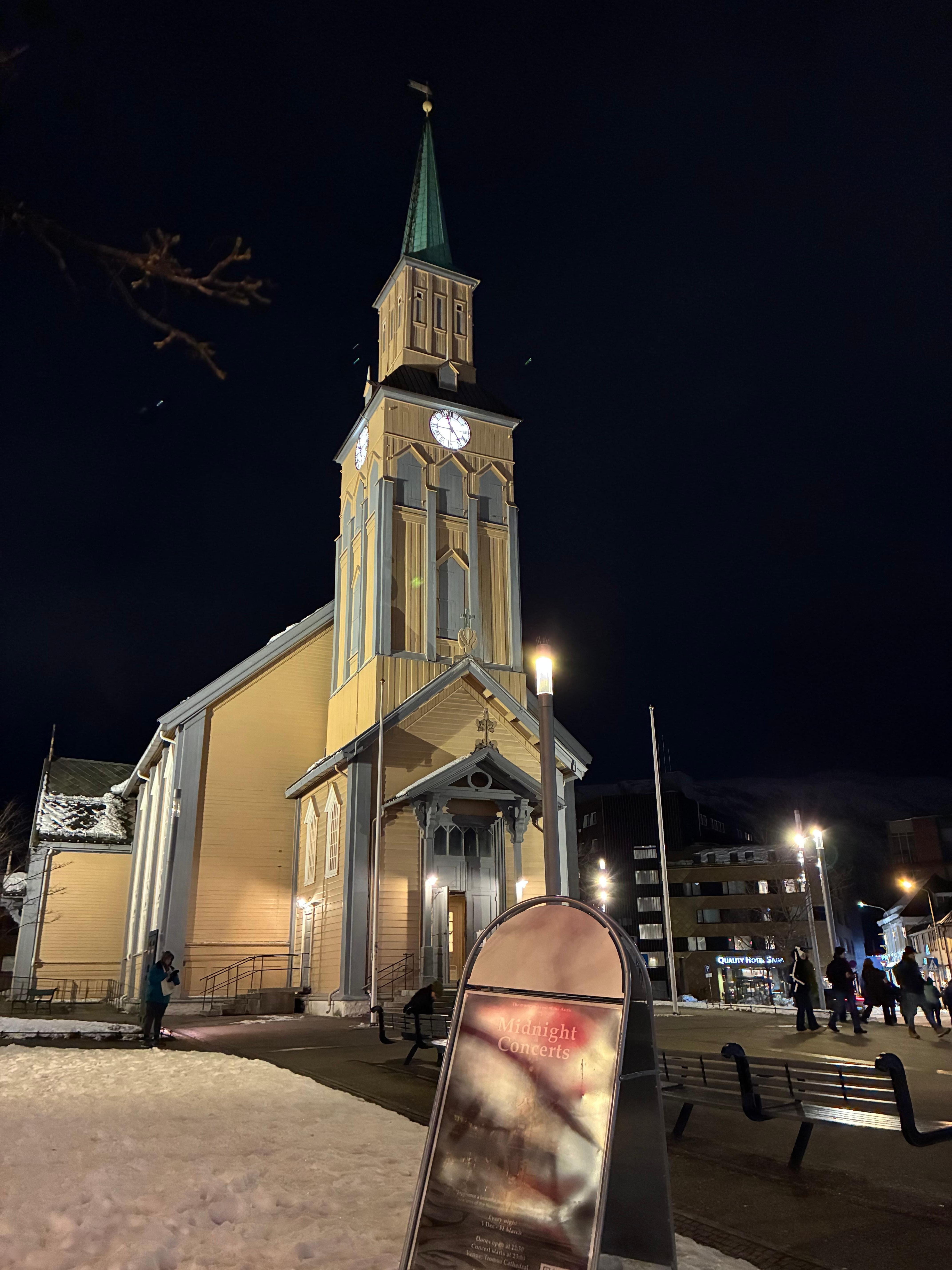 大聖堂でミッドナイトコンサートがある