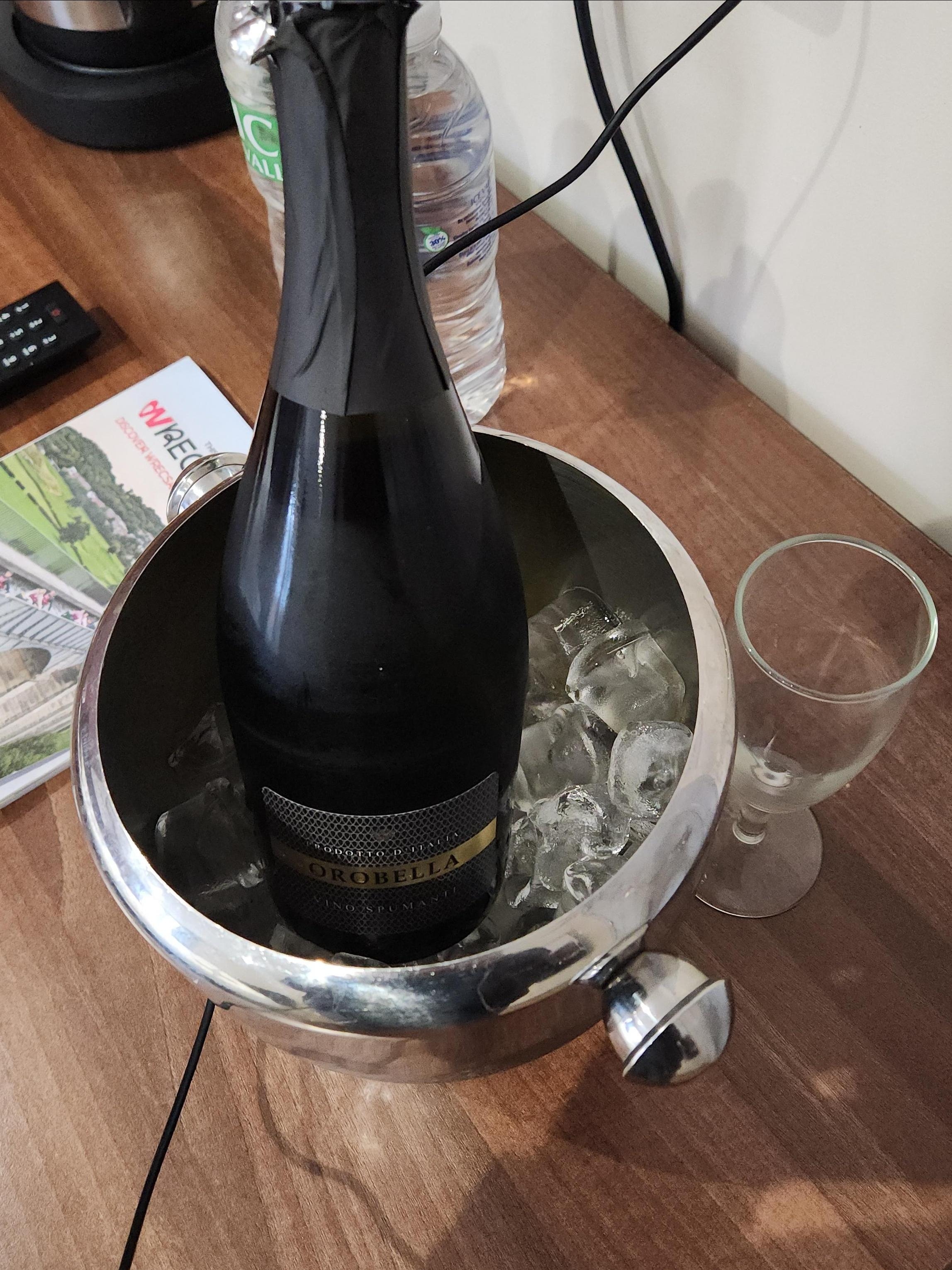 A cool & bubbly welcome