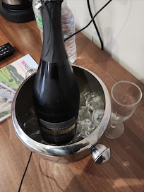 A cool & bubbly welcome