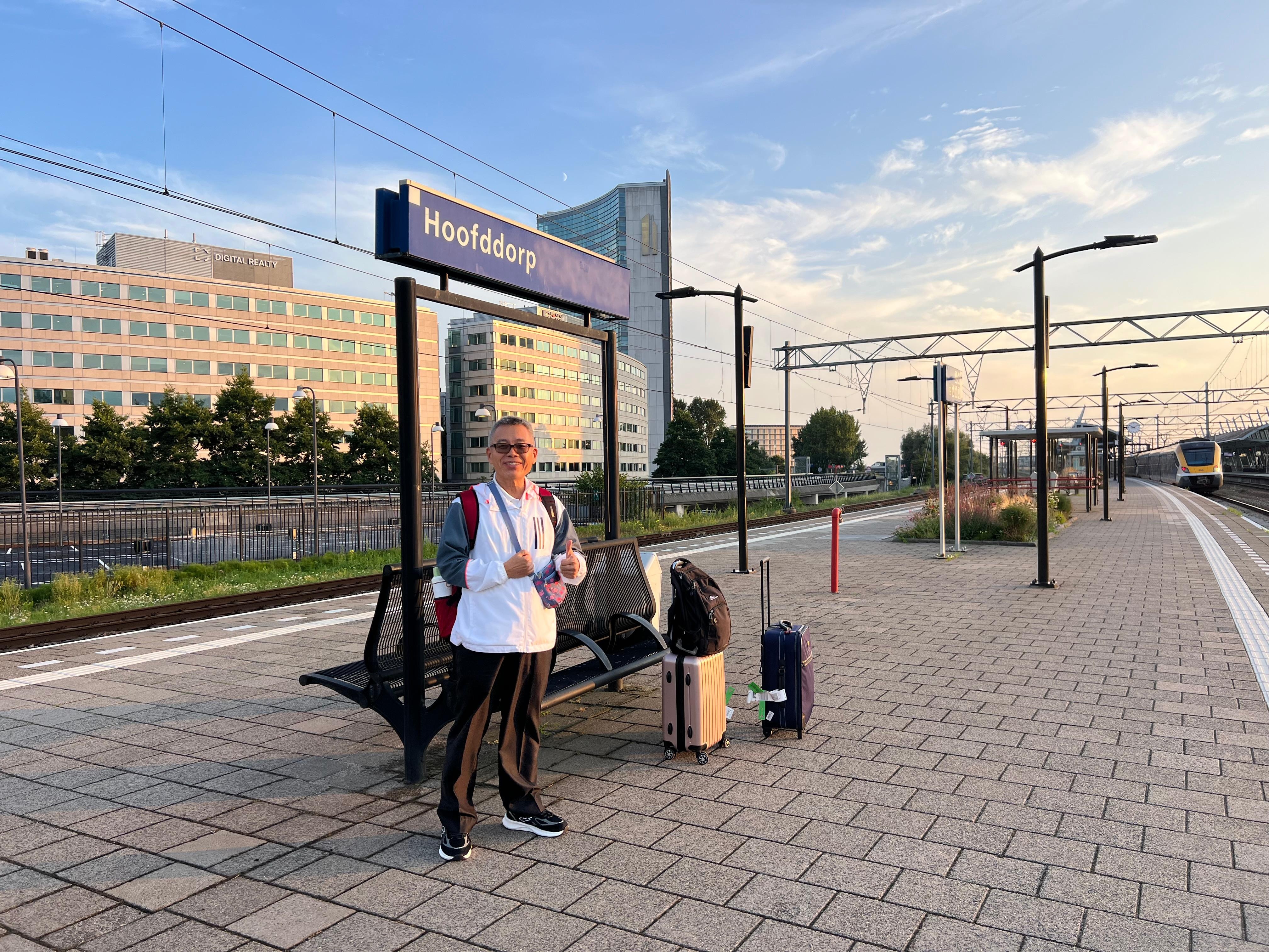 出站抵達，交通便利。